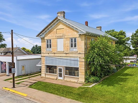 3rd image of 412 Main St