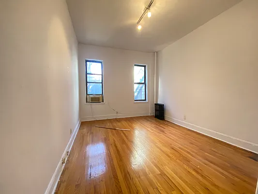 Rented by Lang Realty LLC | media 3