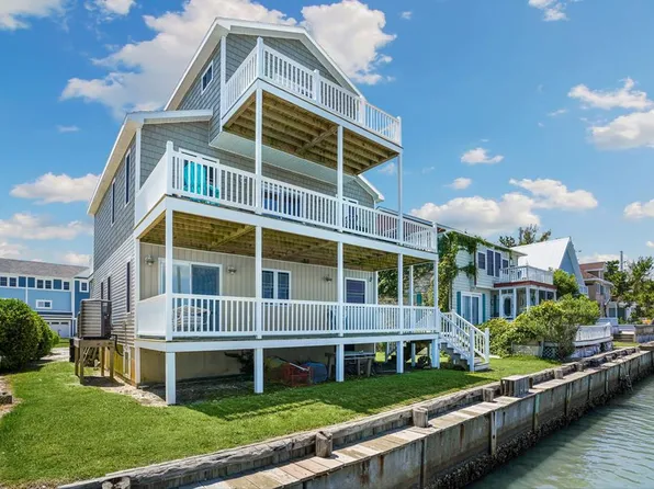 6176 Marsh Island Dr, Chincoteague Island, VA 23336