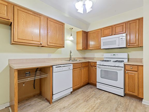 2nd image of 531 Carlysle Dr APT 12
