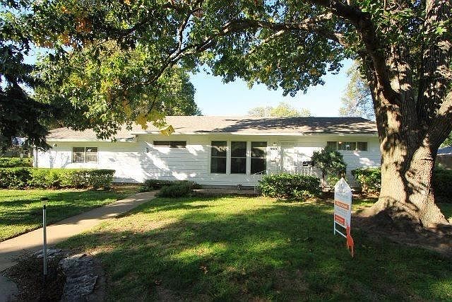 1st image of 409 NE 11th St