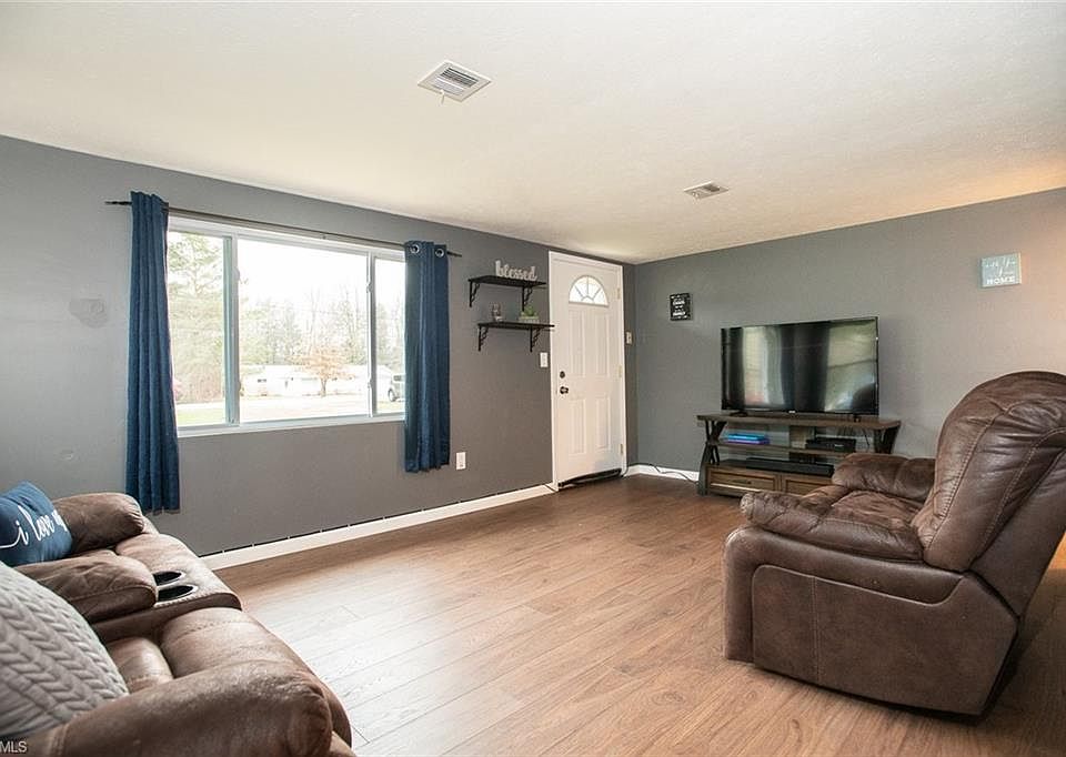 2104 Samuel Dr, Brunswick, OH 44212 | Zillow