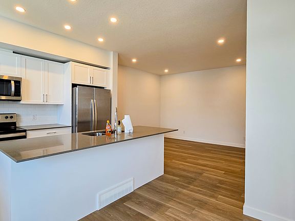 2nd image of 65 Belvedere Point SE Unit 325