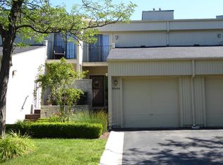 39484 Country Ln, Novi, MI 48375