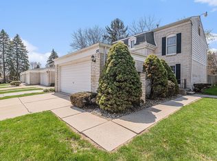 156 Stratford Ln, Rochester Hills, MI 48309