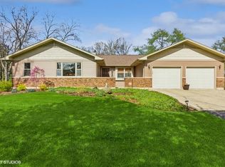 907 Powers Rd, Woodstock, IL 60098