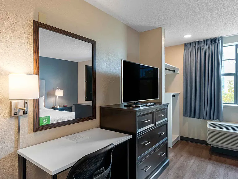 Studio Suite - 1 Queen Bed