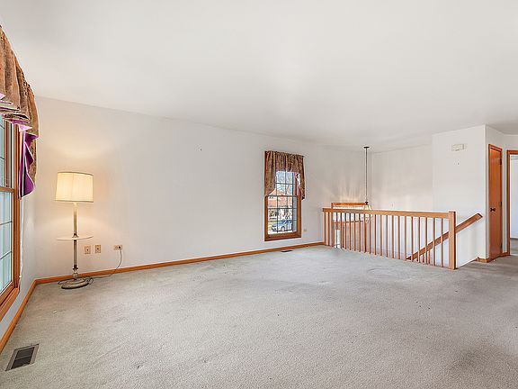 3rd image of 10291 Cambridge Dr