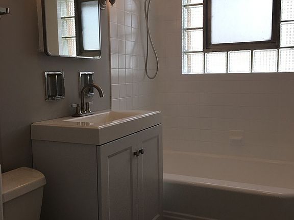 4th image of 11001 S Artesian Ave #1C
