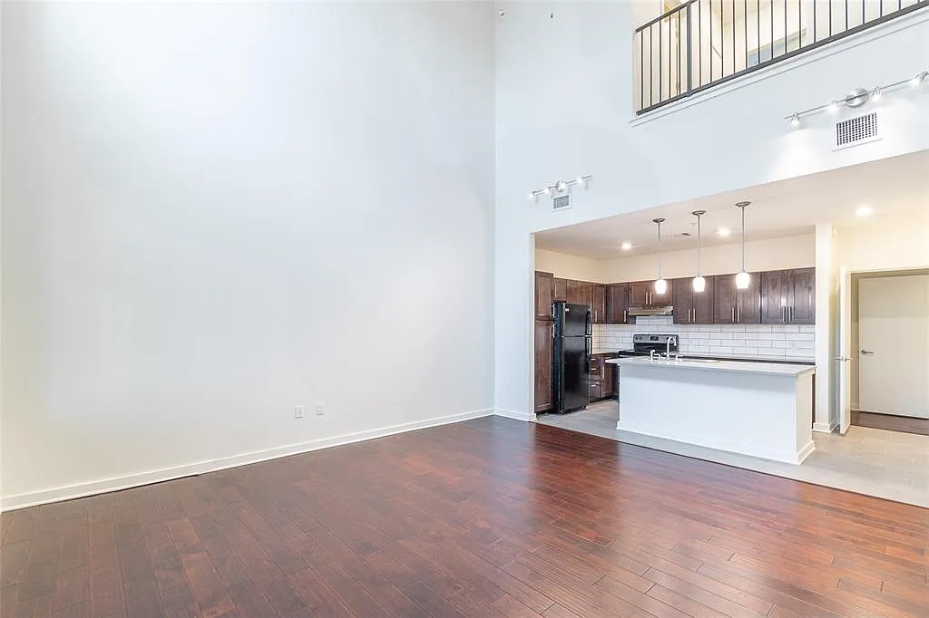 6700 Menchaca Rd — Photo 2