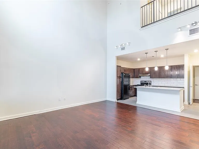 6700 Menchaca Rd #20 — Photo 2
