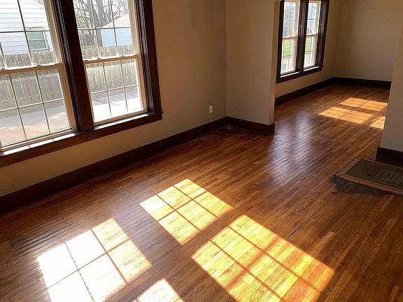 3rd image of 325 W 6th St
