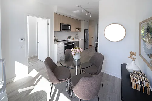 4365 Bloor St W Photo 1