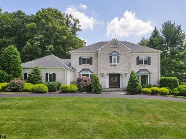 13 Blue Jay Ct, Warren Twp., NJ 07059