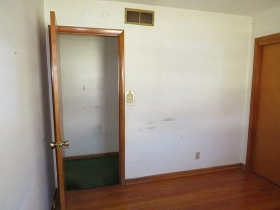 5th image of 3615 Rowland Ave