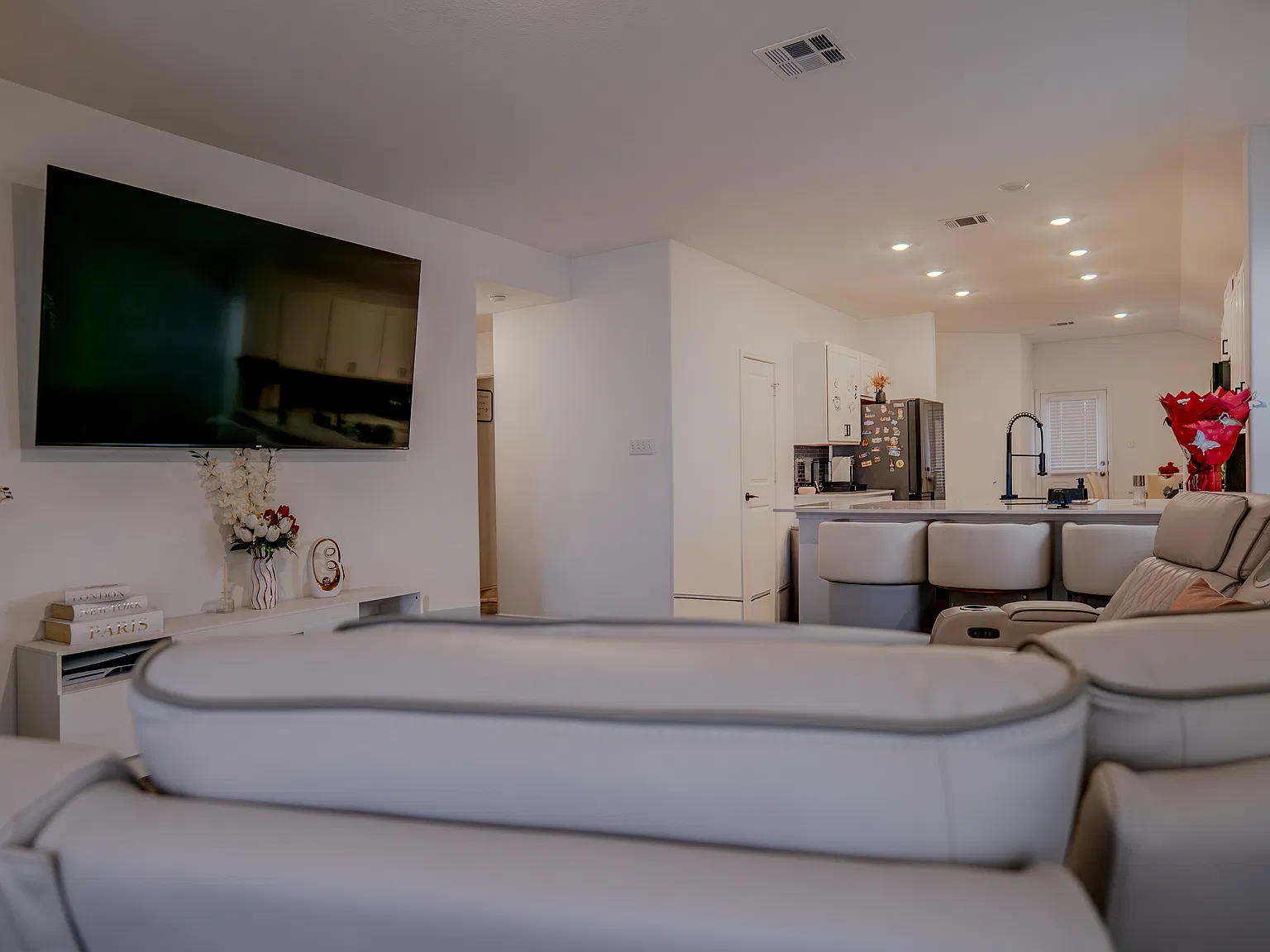 3 bed, 1481 sqft, $2,000 — Photo 4