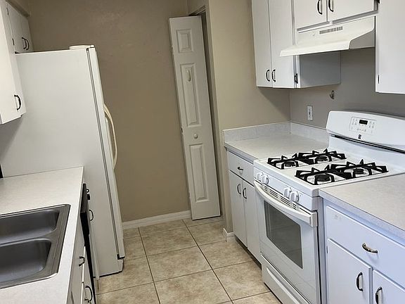 4th image of 2516 NW 37th Pl