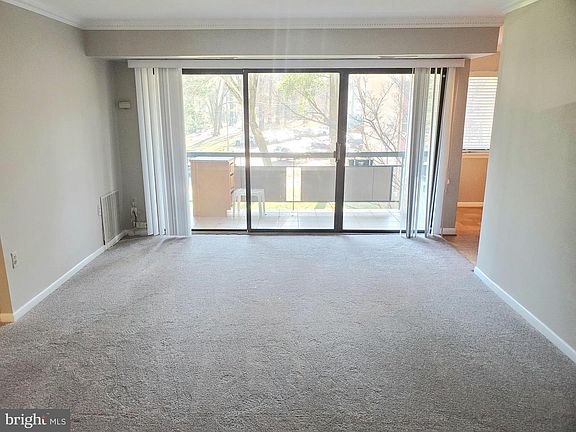 5th image of 2844 Dover Ln Suite 304