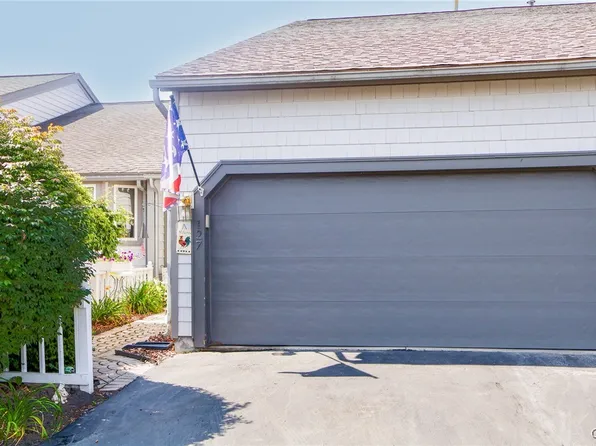 127 Summerhaven Dr S, East Syracuse, NY 13057