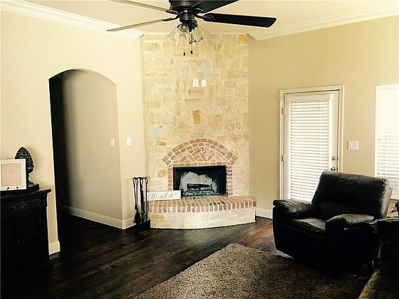 2nd image of 1199 Shady Oak Dr
