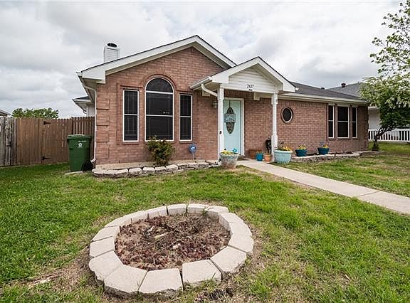2nd image of 2427 Esquire Dr