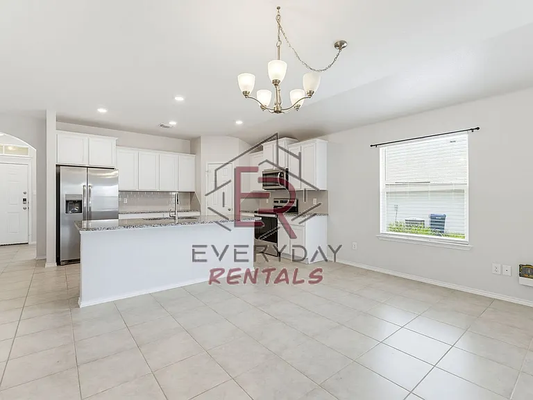 2028 Mallard Ct — Photo 4