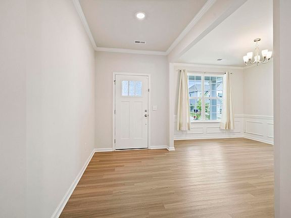 5th image of 114 Magnolia St