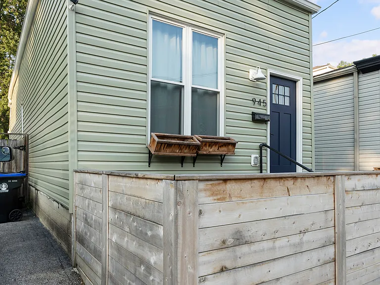 945 Goss Ave — Photo 4