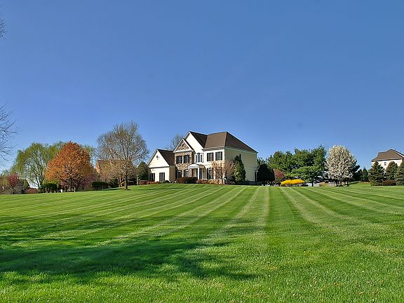 3rd image of 13704 Mount Prospect Dr