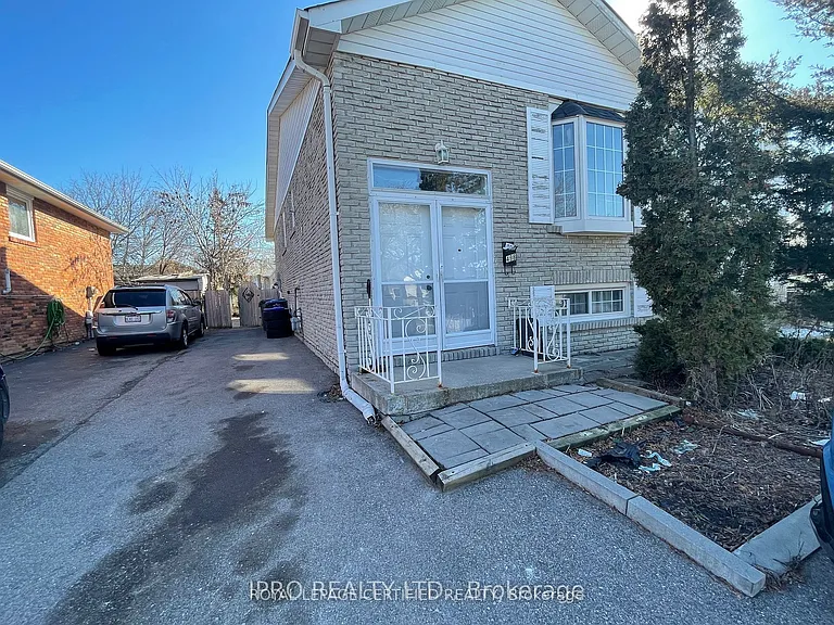 498 Daralea Hts #UPPER — Photo 21