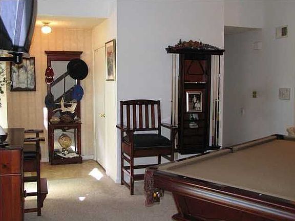 3rd image of 715 Dubois Dr