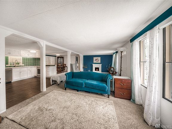 Wide open! Great for entertaining!