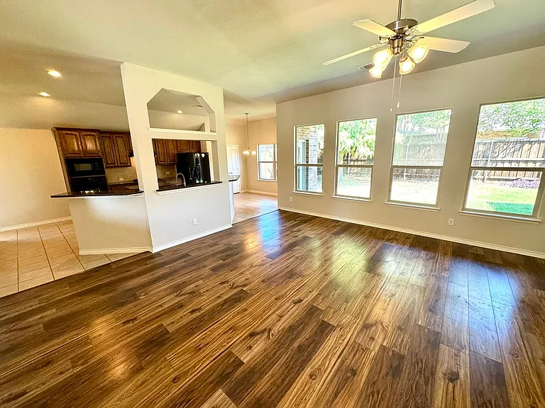 1703 Stonewick Dr — Photo 3