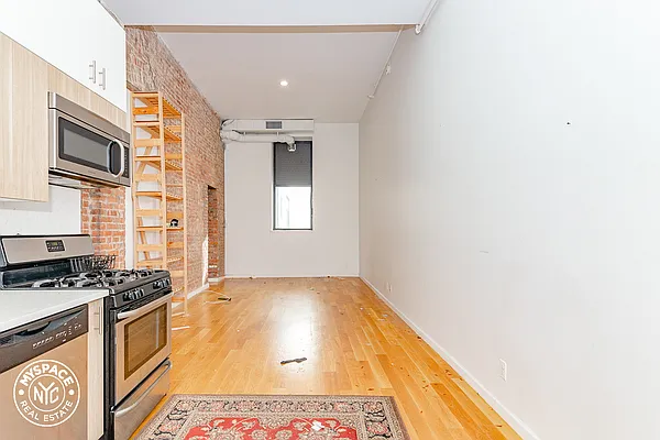 Rented by MySpaceNYC | media 25