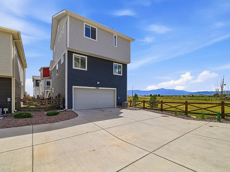 5668 Tramore Ct — Photo 33