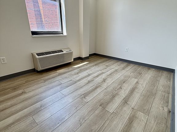 4th image of 622 17th St APT 2