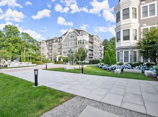 180 Park St #402, New Canaan, CT 06840