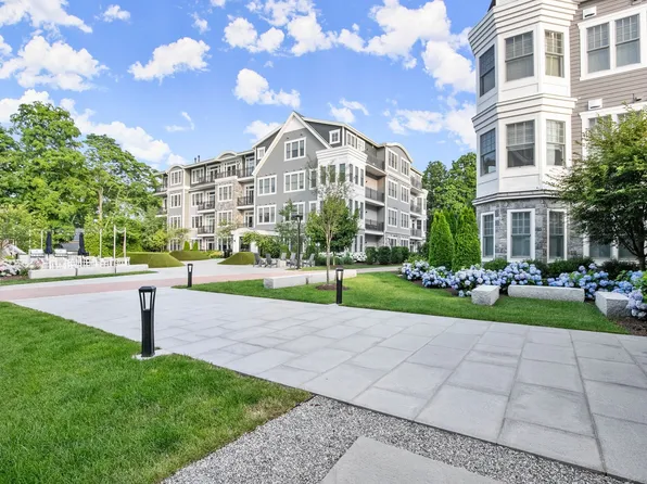 180 Park St #D402, New Canaan, CT 06840