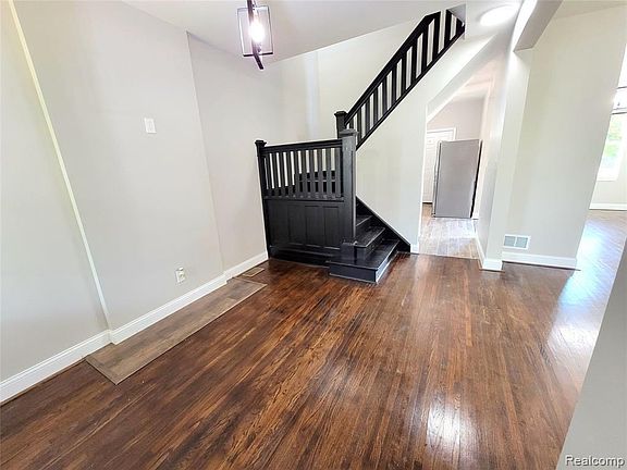 2nd image of 86 Englewood St