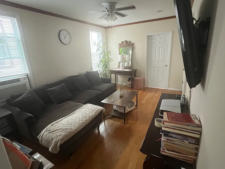 292 Woodlawn Ave #2 — Photo 4