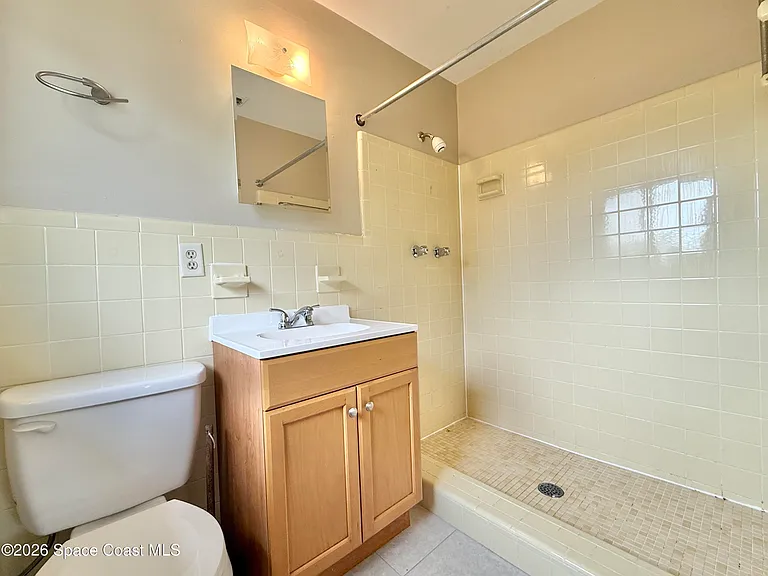 1635 Nassau St — Photo 7