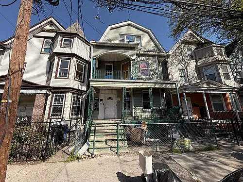 203 3rd St #1 Photo 1