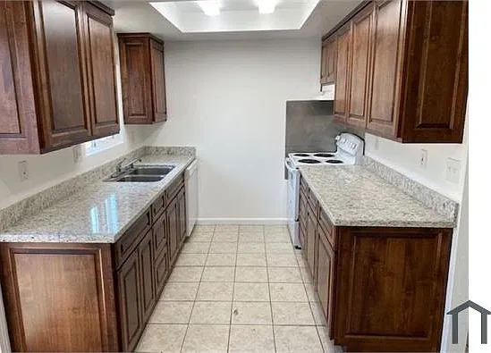 3 bed, $2,400 — Photo 2
