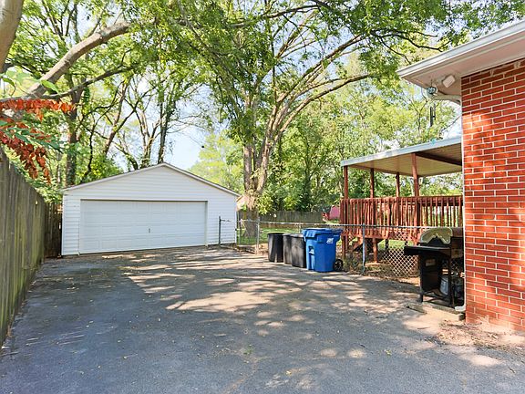 5th image of 6641 Forrest Ln