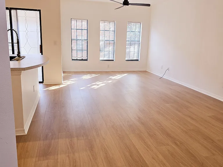 1041 Blackwater Dr — Photo 6
