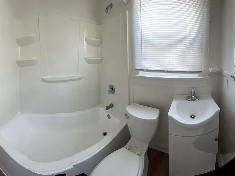643 E 7th St #2 — Photo 6