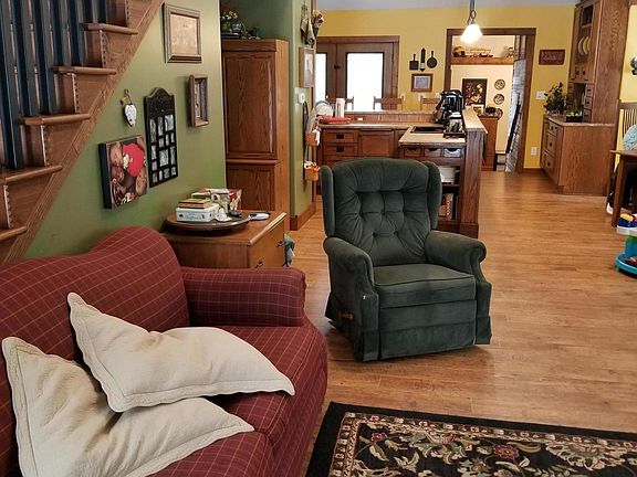 4th image of 575 Orchid St