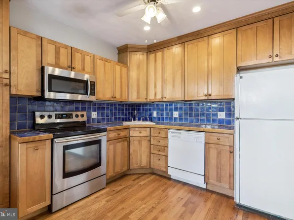 224 Carson St, Philadelphia, PA 19127