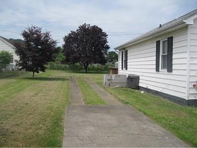 2nd image of 826 Camden Rd