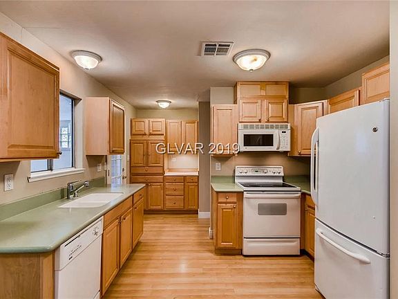 4th image of 653 Greenbriar Townhouse Way